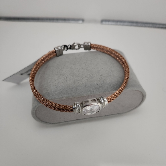 ♡ Guess Cubic Zirconia Cable Braclet in Bronze color - Picture 3 of 5